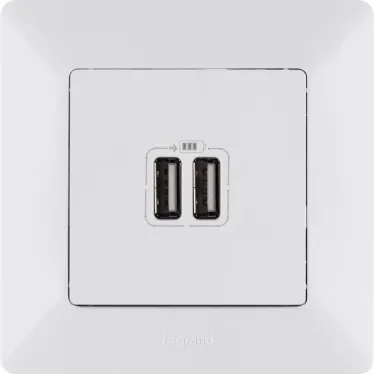 Розетка USB 2-м Valena Life 240В/5В 2400мА с лицев. панелью механизм бел. Leg 753412