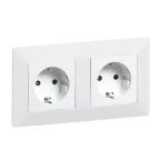 Розетка 1-м СП Valena Life 16А IP2X 250В 2P+E безвинтов. клеммы с лицев. панелью механизм бел. Leg 753421
