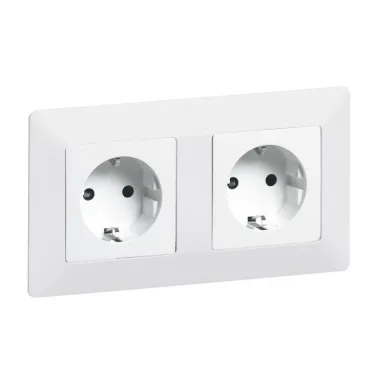 Розетка 1-м СП Valena Life 16А IP2X 250В 2P+E безвинтов. клеммы с лицев. панелью механизм бел. Leg 753421
