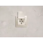 Розетка 1-м СП Valena 16А IP21 2P+E с заземл. защ. шторки с крышкой винты механизм бел. IEK 774422