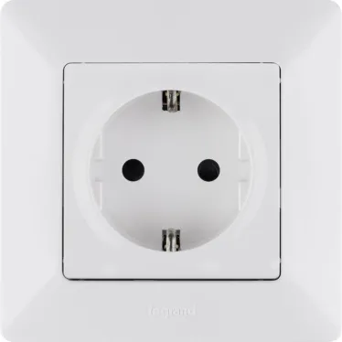 Розетка 1-м СП Valena Life 16А IP20 250В 2P+E защ. шторки безвинтов. клеммы с лицев. панелью механизм бел. Leg 753420
