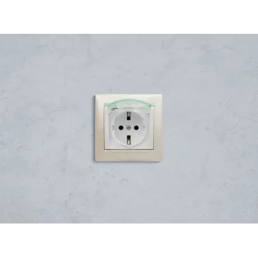 Розетка 1-м СП Valena 16А IP44 2P+E с заземл. защ. шторки с крышкой немецк. стандарт механизм бел. IEK 774220