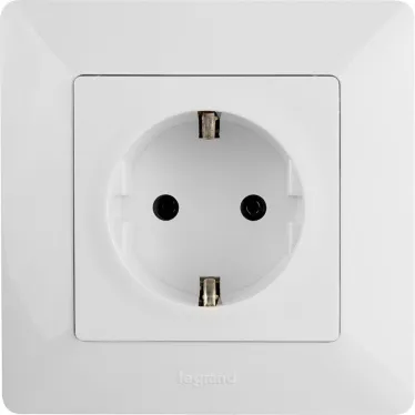 Розетка 1-м СП Valena Life 16А IP2X 250В 2P+E безвинтов. клеммы с лицев. панелью механизм бел. Leg 753421